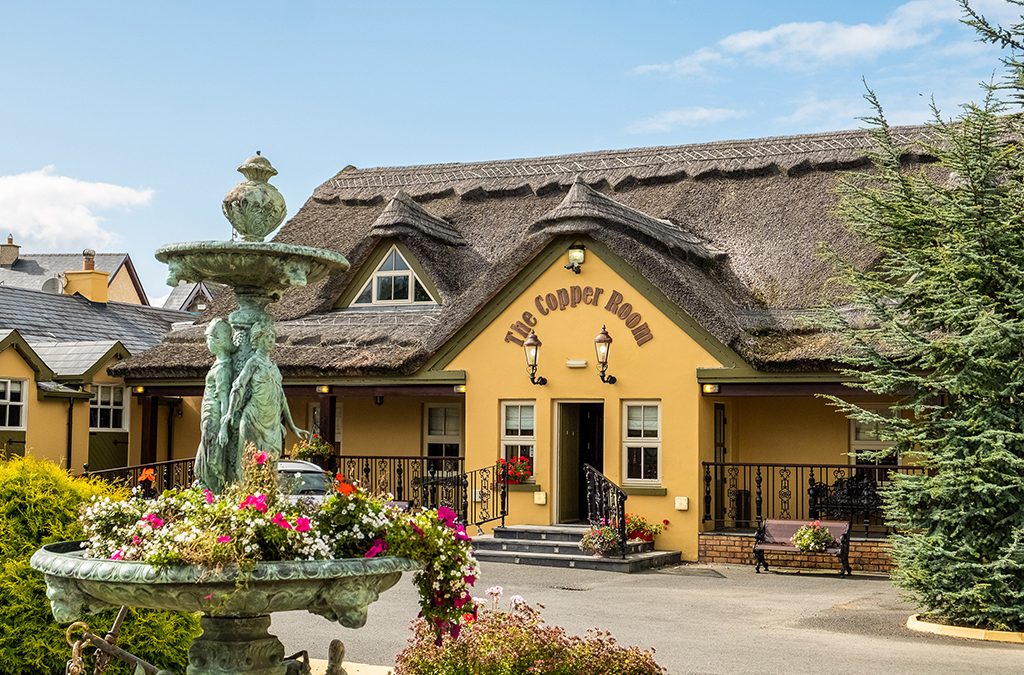 The Thatched Cottage, Bar, Restaurant and Banquet Room – Ballycommon