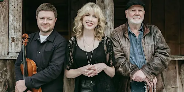 Muireann Nic Amhlaoibh Trio